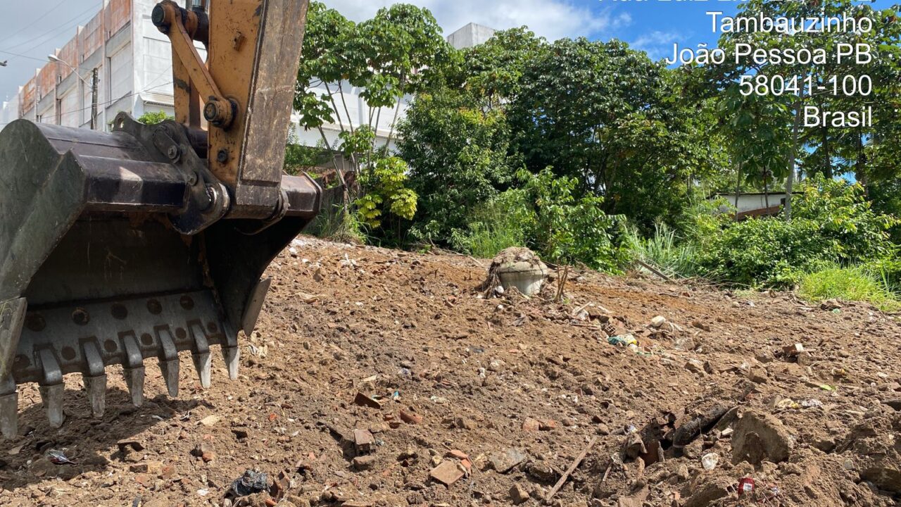 Prefeitura começa trabalho de limpeza do terreno dos habitacionais do Complexo Beira Rio